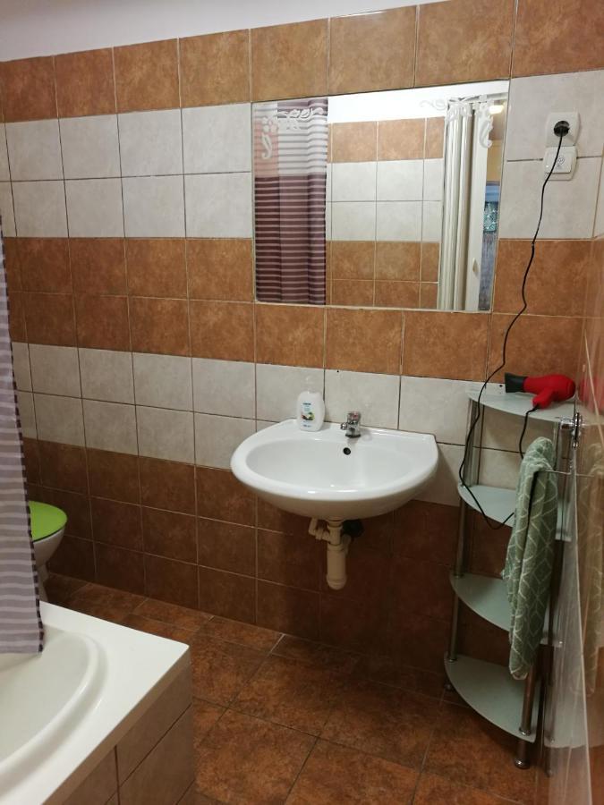 Vamhaz Apartment *